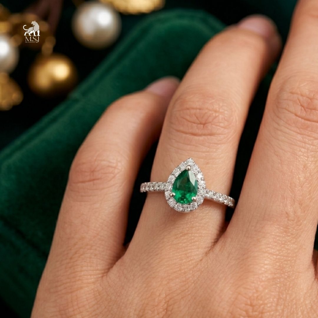 Emerald Pear-Cut Halo Diamond Engagement Ring