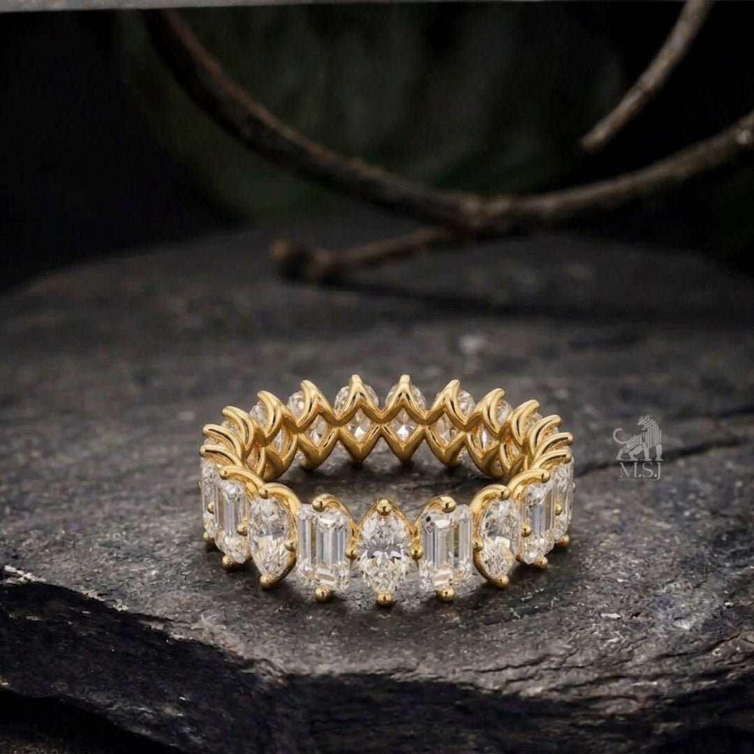 Alternating Radiant & Oval-Cut Scalloped Eternity Band