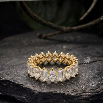 Alternating Radiant & Oval-Cut Scalloped Eternity Band