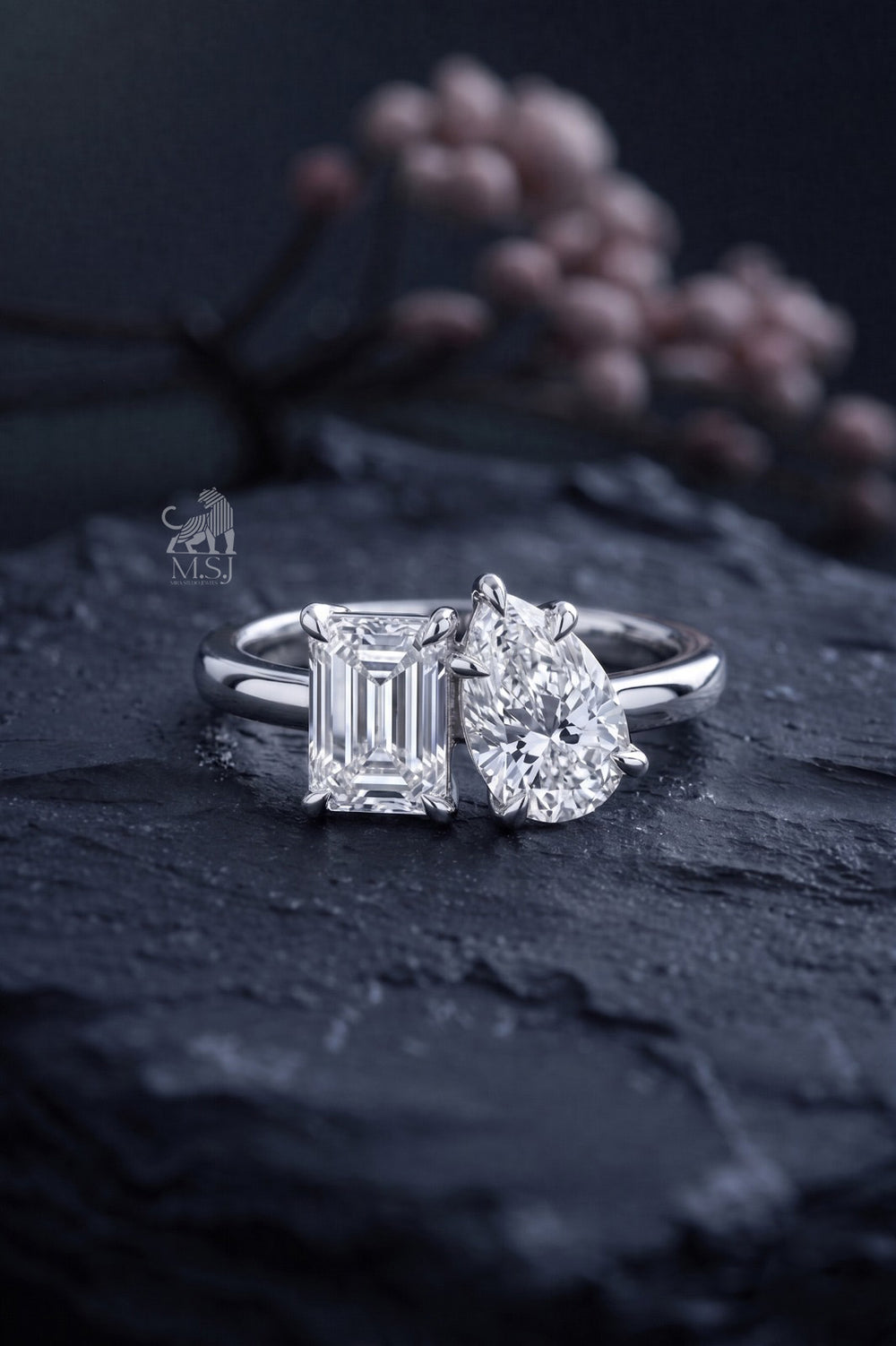Pear & Emerald Diamond Toi et Moi Ring