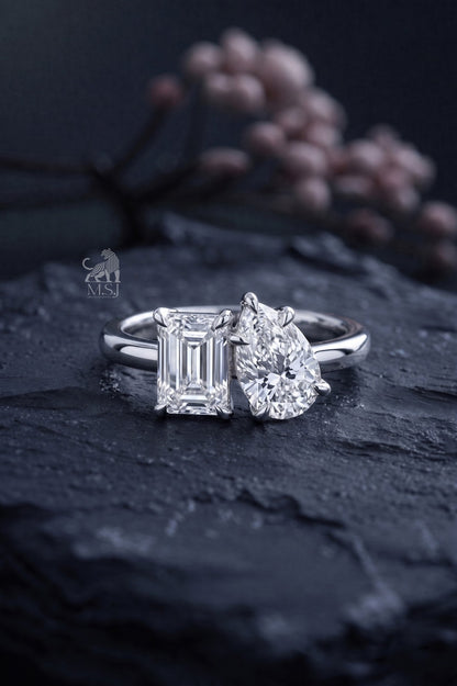 Pear & Emerald Diamond Toi et Moi Ring