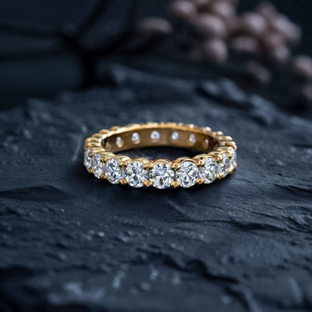 Round-Cut Shared Prong Diamond Eternity Band