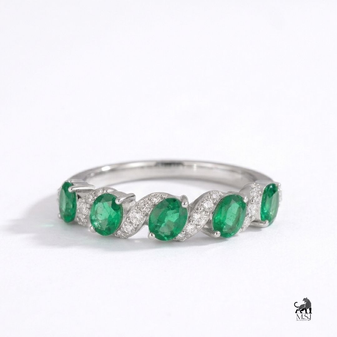 Emerald Twist-Design Oval Gemstone Ring
