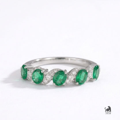 Emerald Twist-Design Oval Gemstone Ring