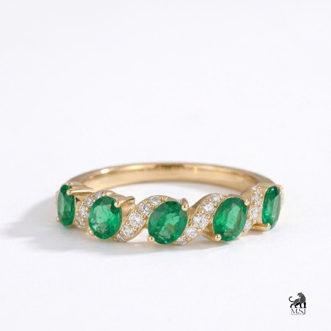 Emerald Twist-Design Oval Gemstone Ring