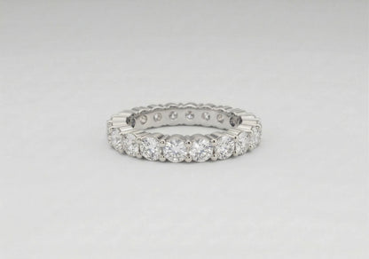 Round-Cut Shared Prong Diamond Eternity Band
