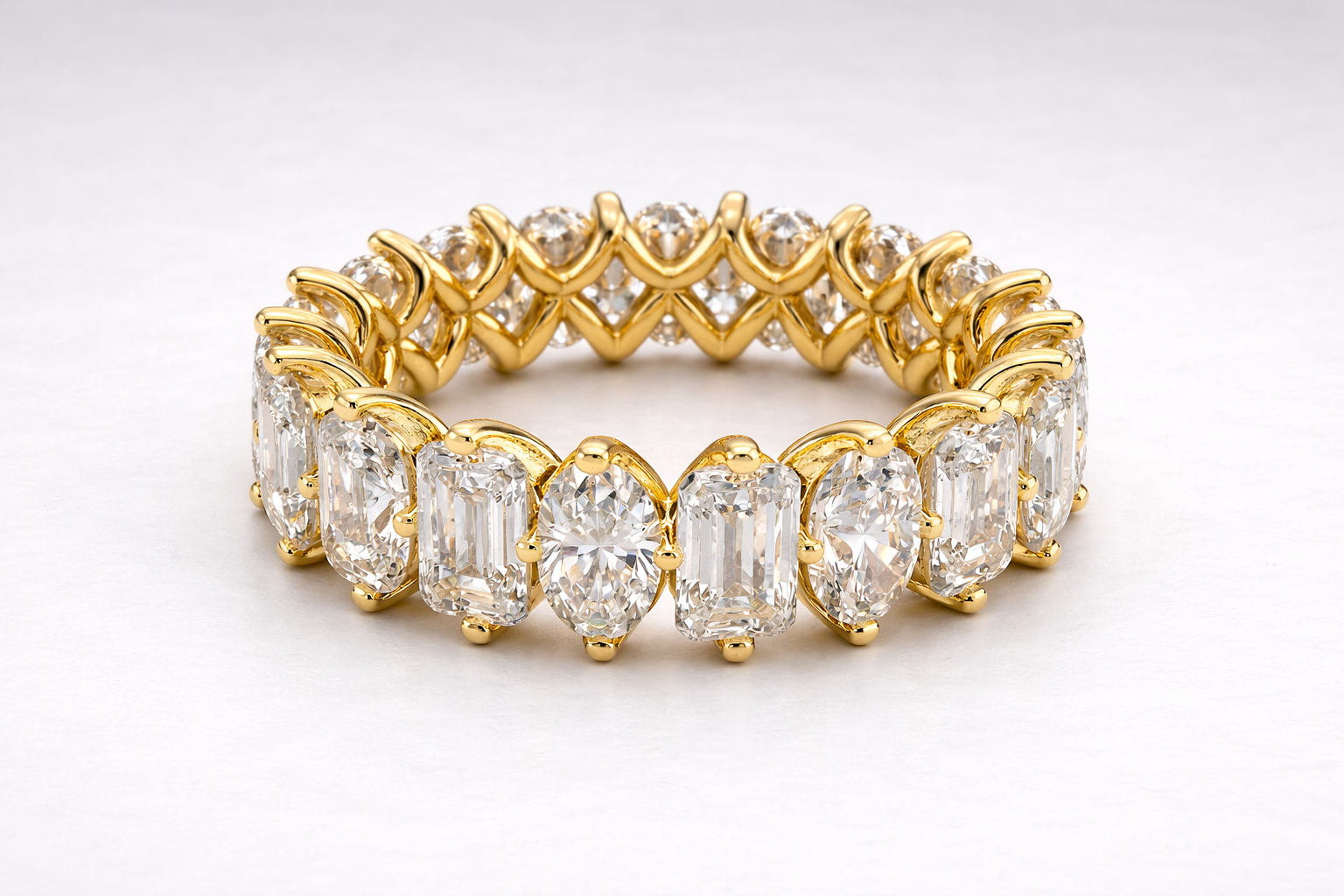 Alternating Radiant & Oval-Cut Scalloped Eternity Band
