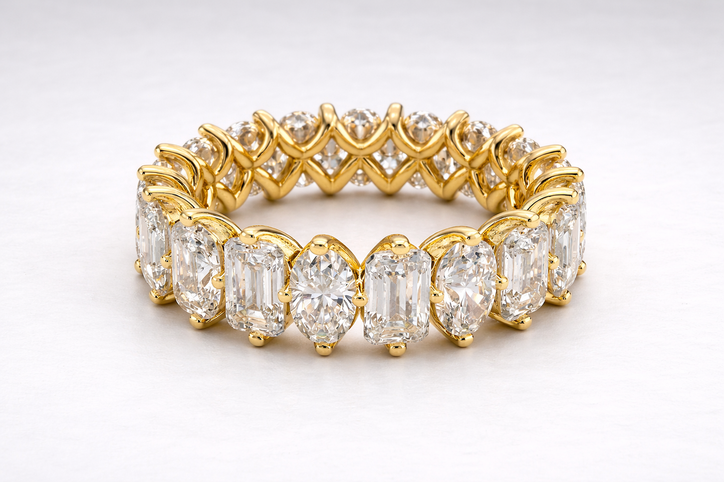 Alternating Radiant & Oval-Cut Scalloped Eternity Band