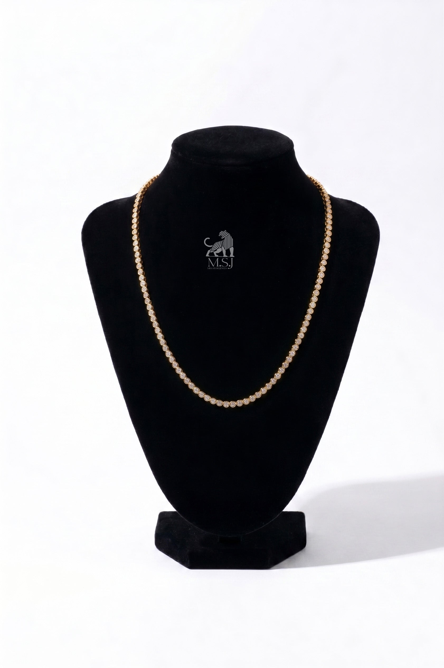 The Étoile Round Diamond Tennis Necklace in yellow gold