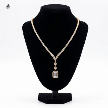 Élan Emerald Drop Diamond Necklace in yellow gold