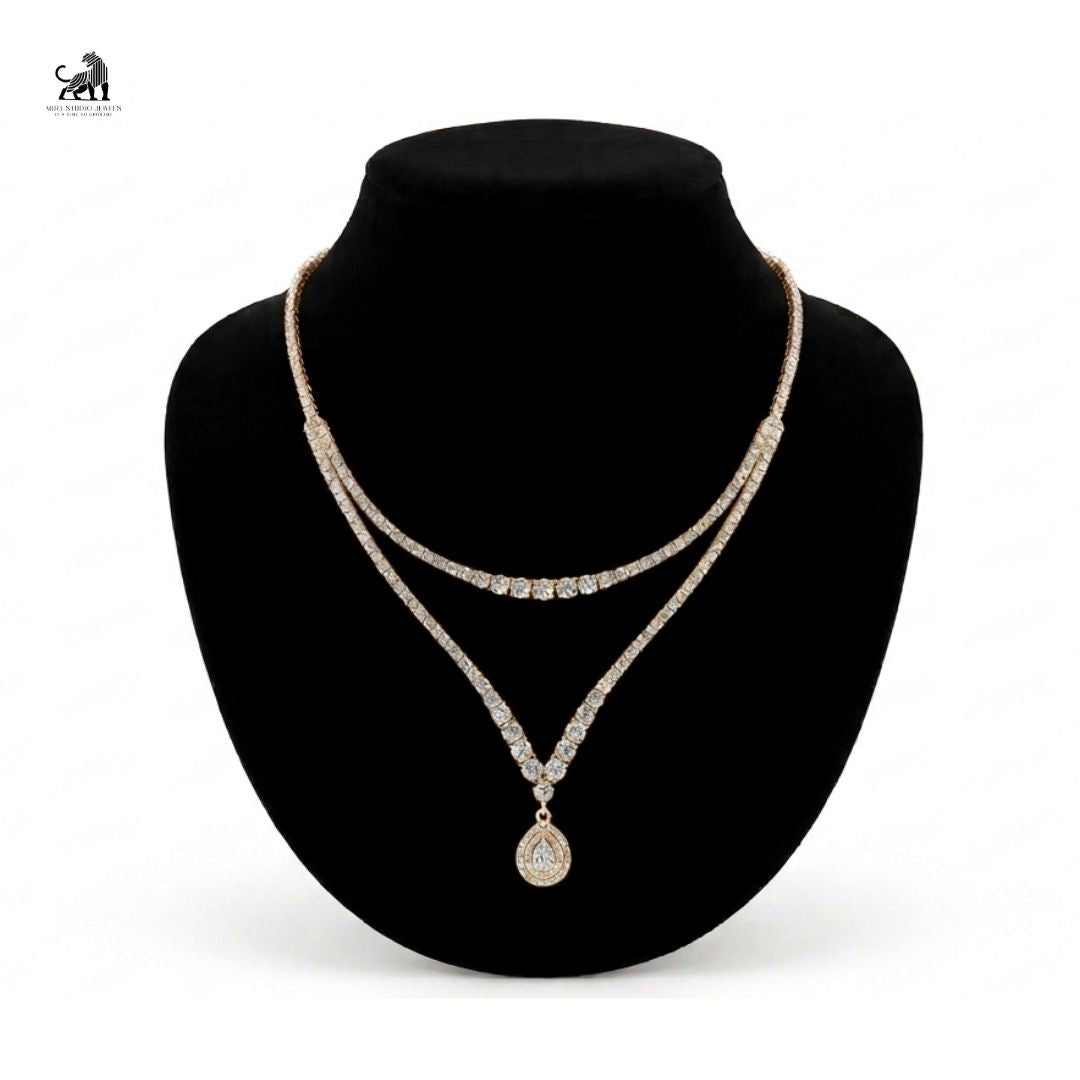 Lumière Double-Line Pear Drop Necklace in yellow gold