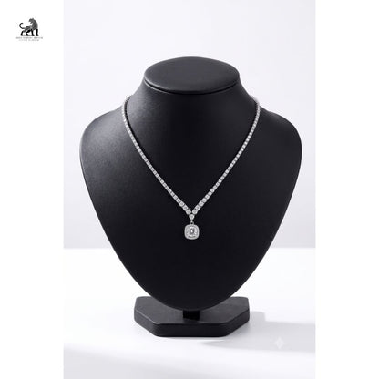 Éclat Cushion Halo Diamond Necklace in yellow gold