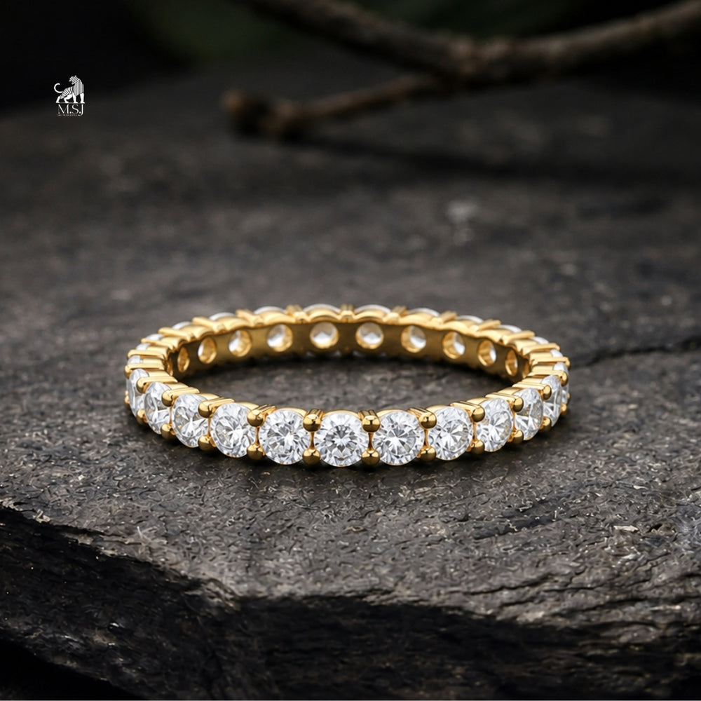 Round-Cut Shared Prong Diamond Eternity Band