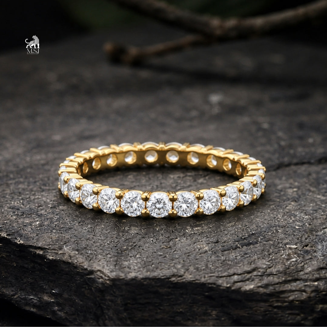 Round-Cut Shared Prong Diamond Eternity Band