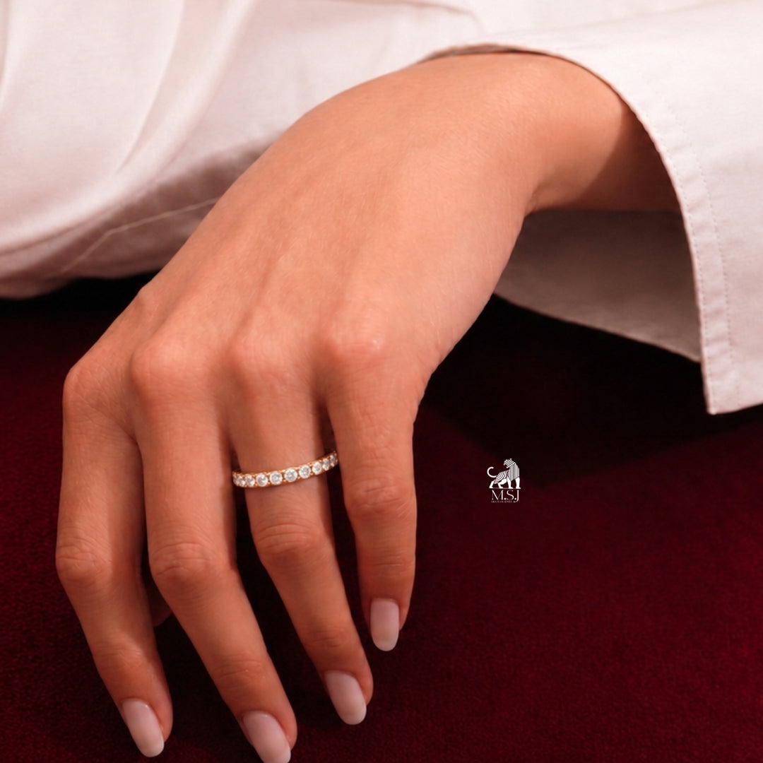 Round-Cut Shared Prong Diamond Eternity Band