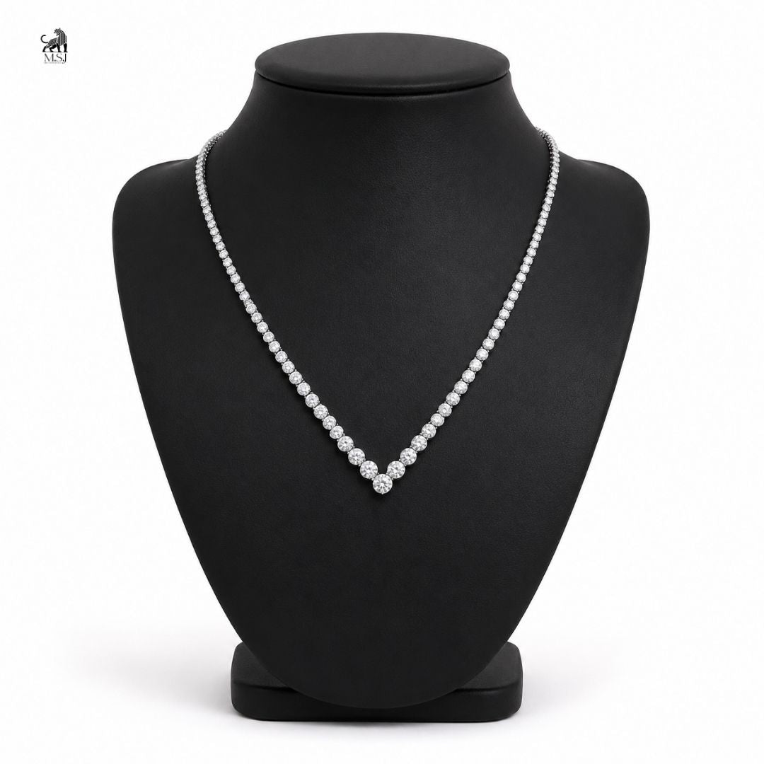 Vela Diamond V-Contour Necklace in white gold
