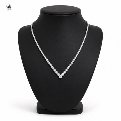 Vela Diamond V-Contour Necklace in white gold