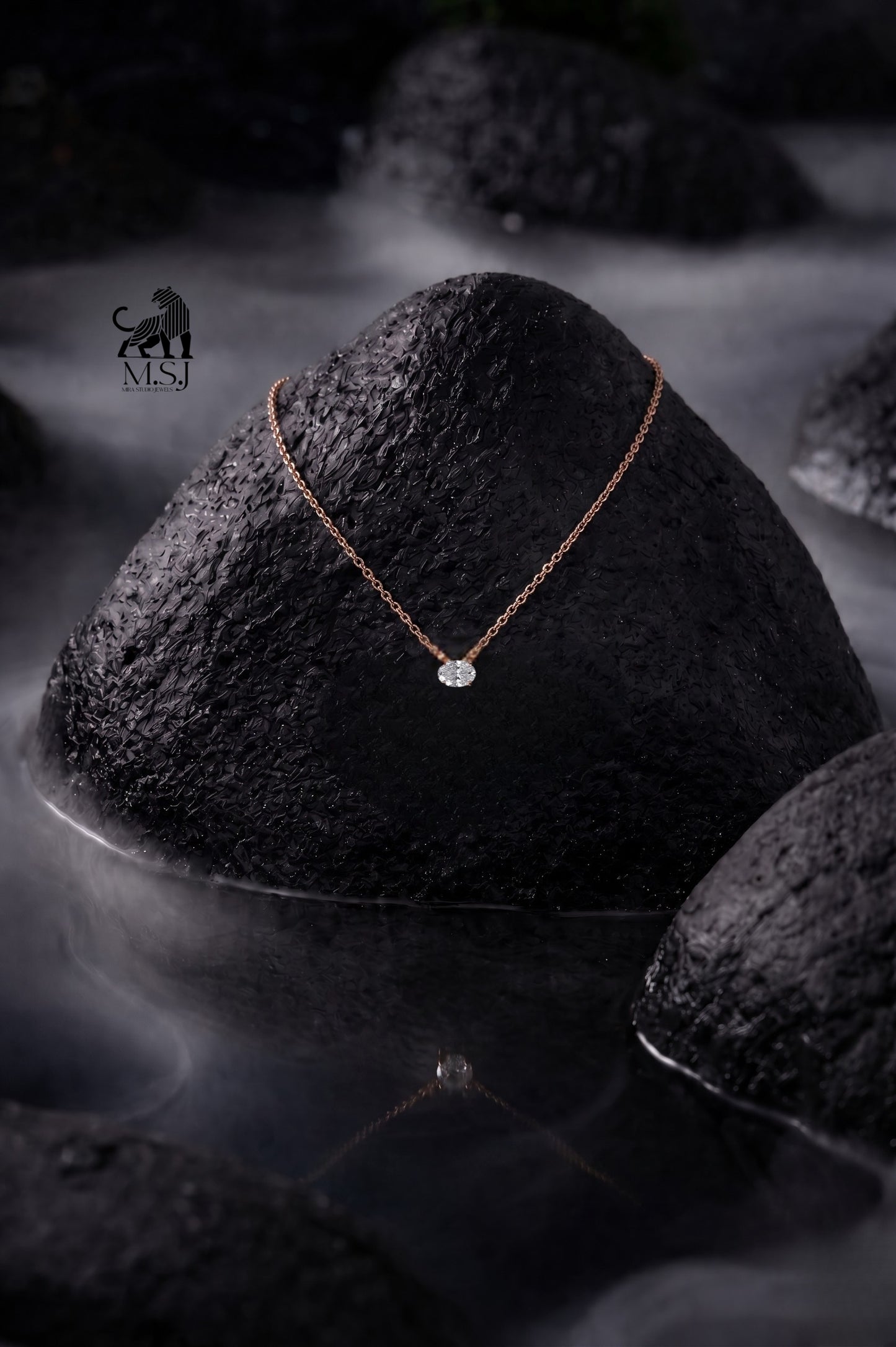 The Aura Oval Solitaire Pendant