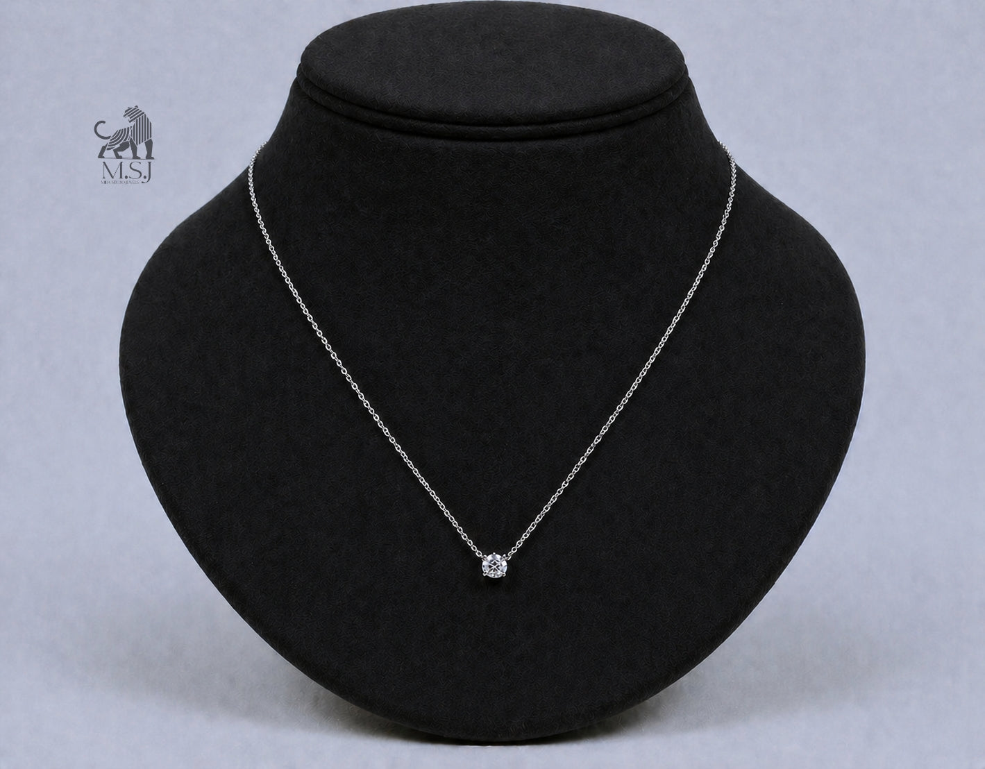 The Aura Oval Solitaire Pendant