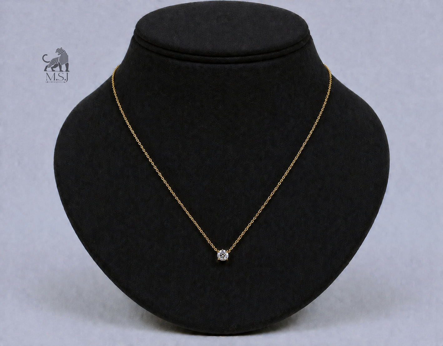 The Aura Oval Solitaire Pendant