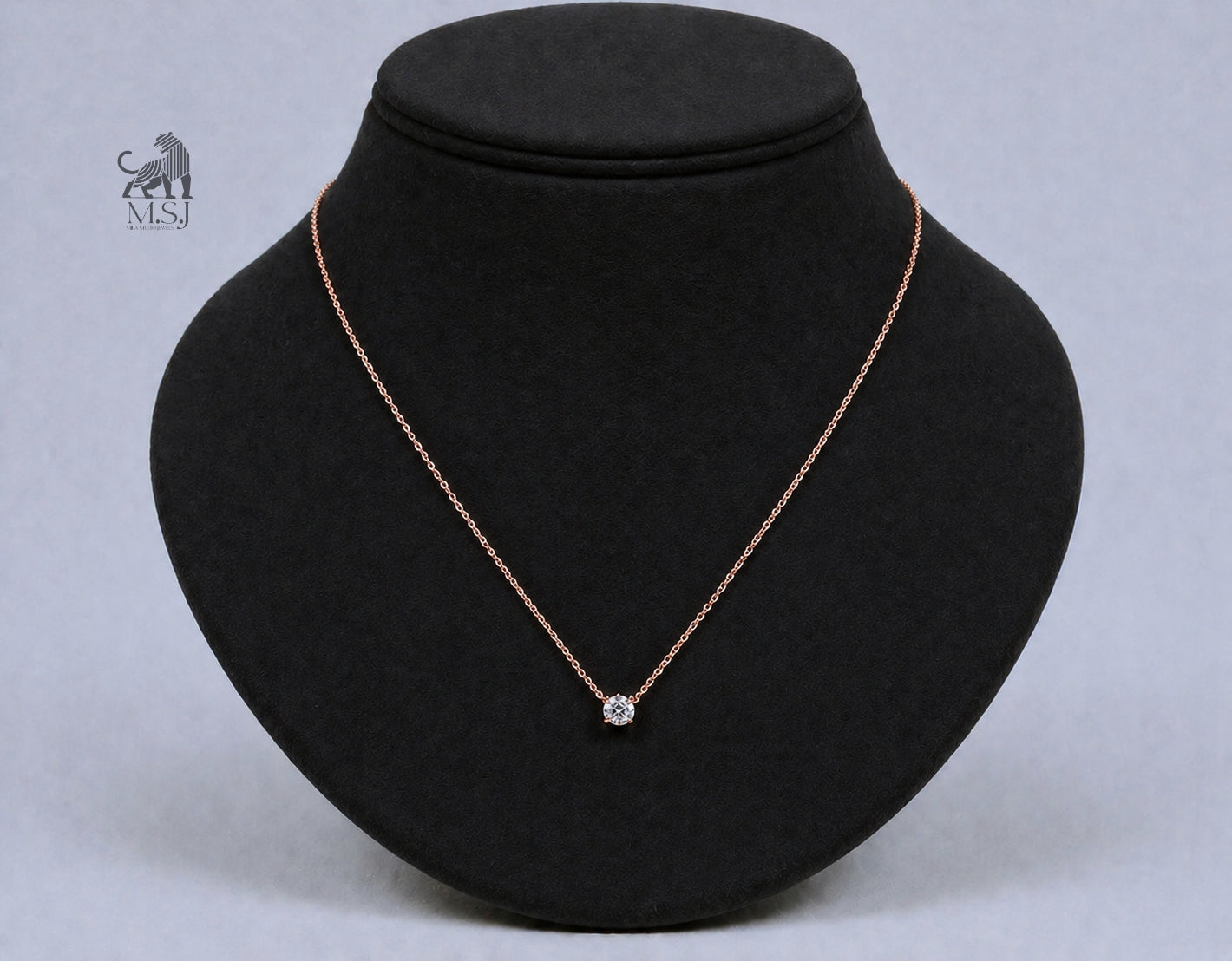 The Aura Oval Solitaire Pendant