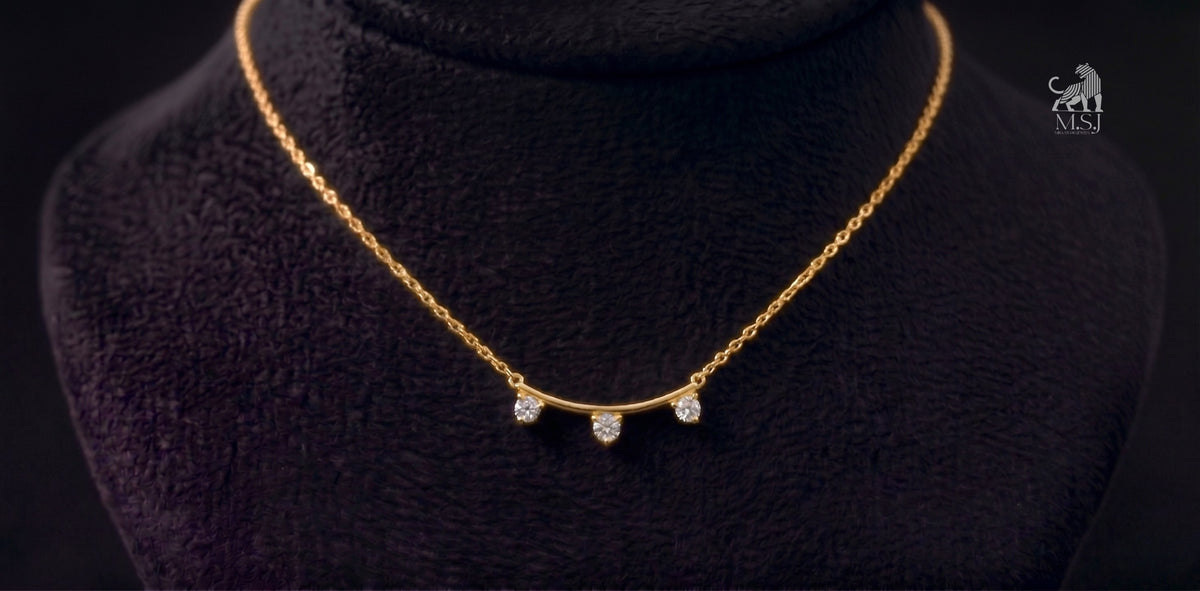 Aveline Trio Diamond Curve Necklace in yellow gold