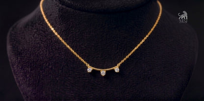 Aveline Trio Diamond Curve Necklace in yellow gold