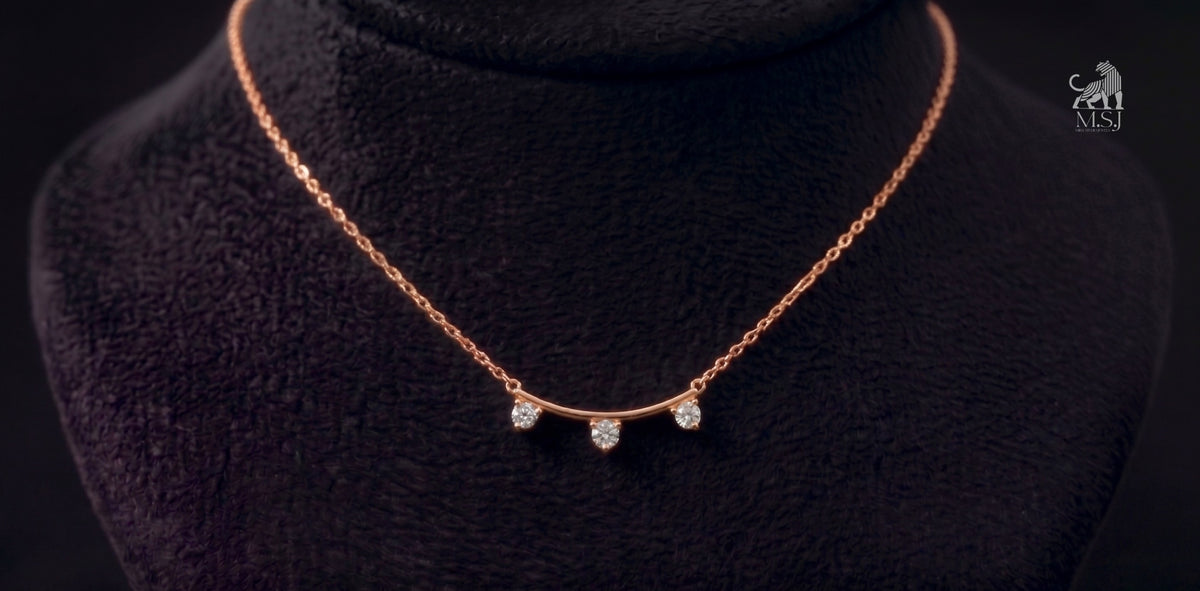 Aveline Trio Diamond Curve Necklace in white gold