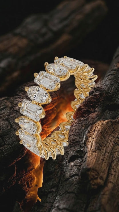 Alternating Radiant & Oval-Cut Scalloped Eternity Band