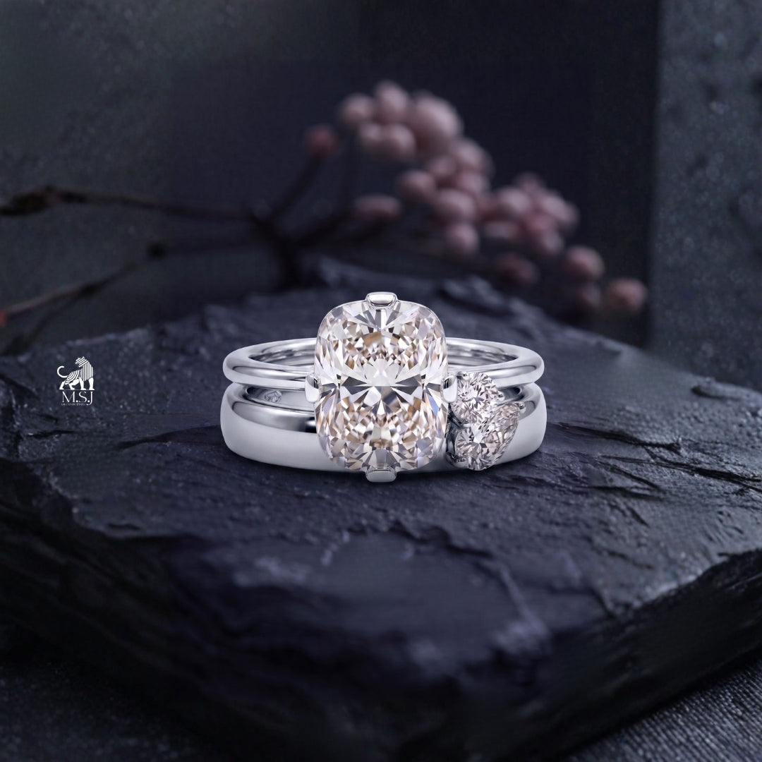 Everly Cushion-Cut Diamond Bridal Ring Set