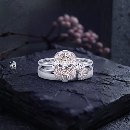 Everly Cushion-Cut Diamond Bridal Ring Set