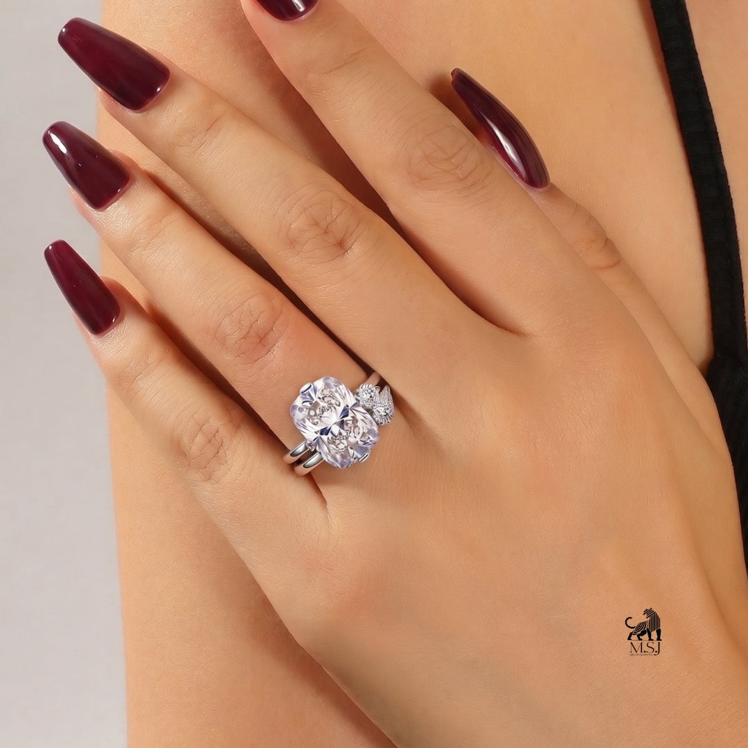 Everly Cushion-Cut Diamond Bridal Ring Set
