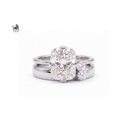 Everly Cushion-Cut Diamond Bridal Ring Set